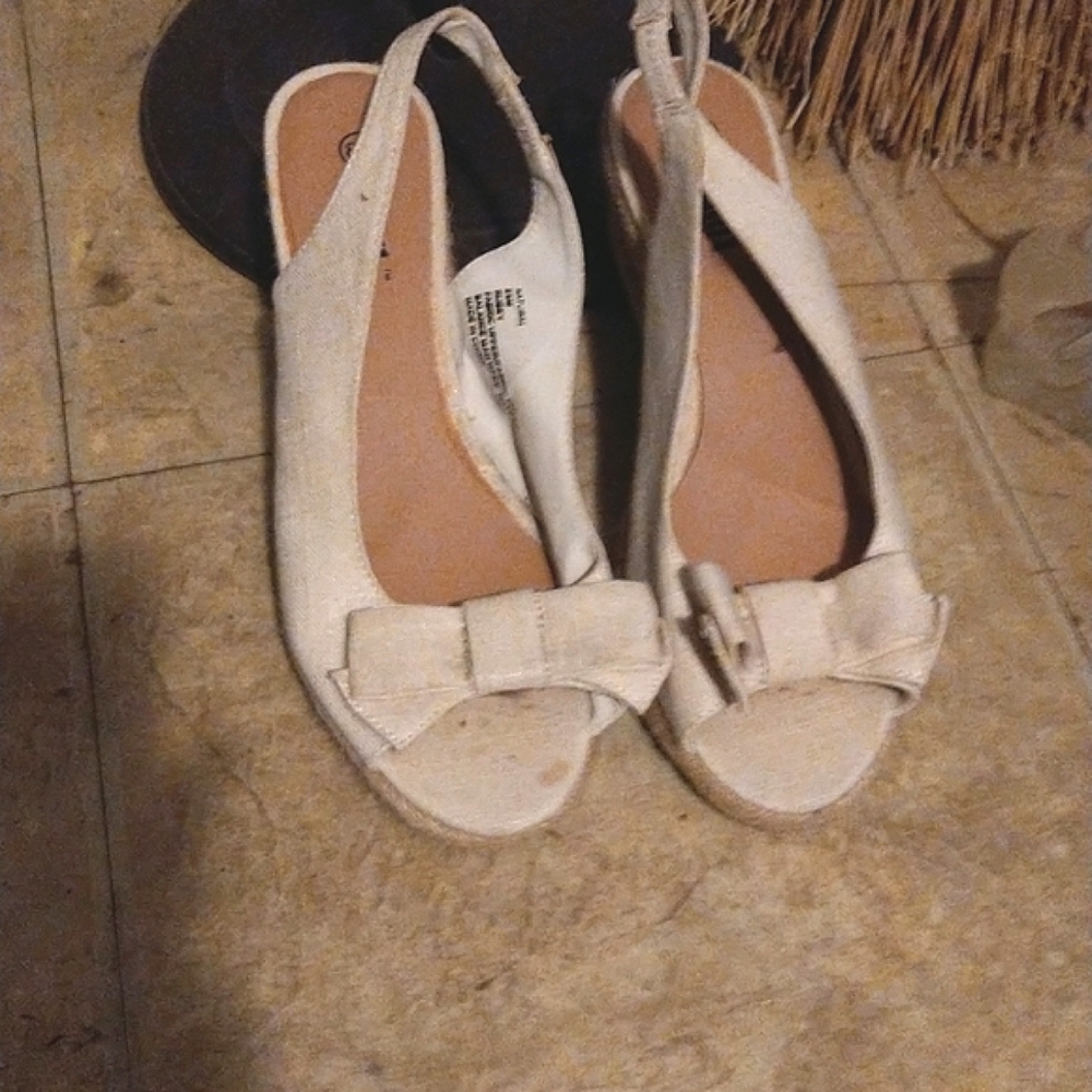 Cream Wedge
